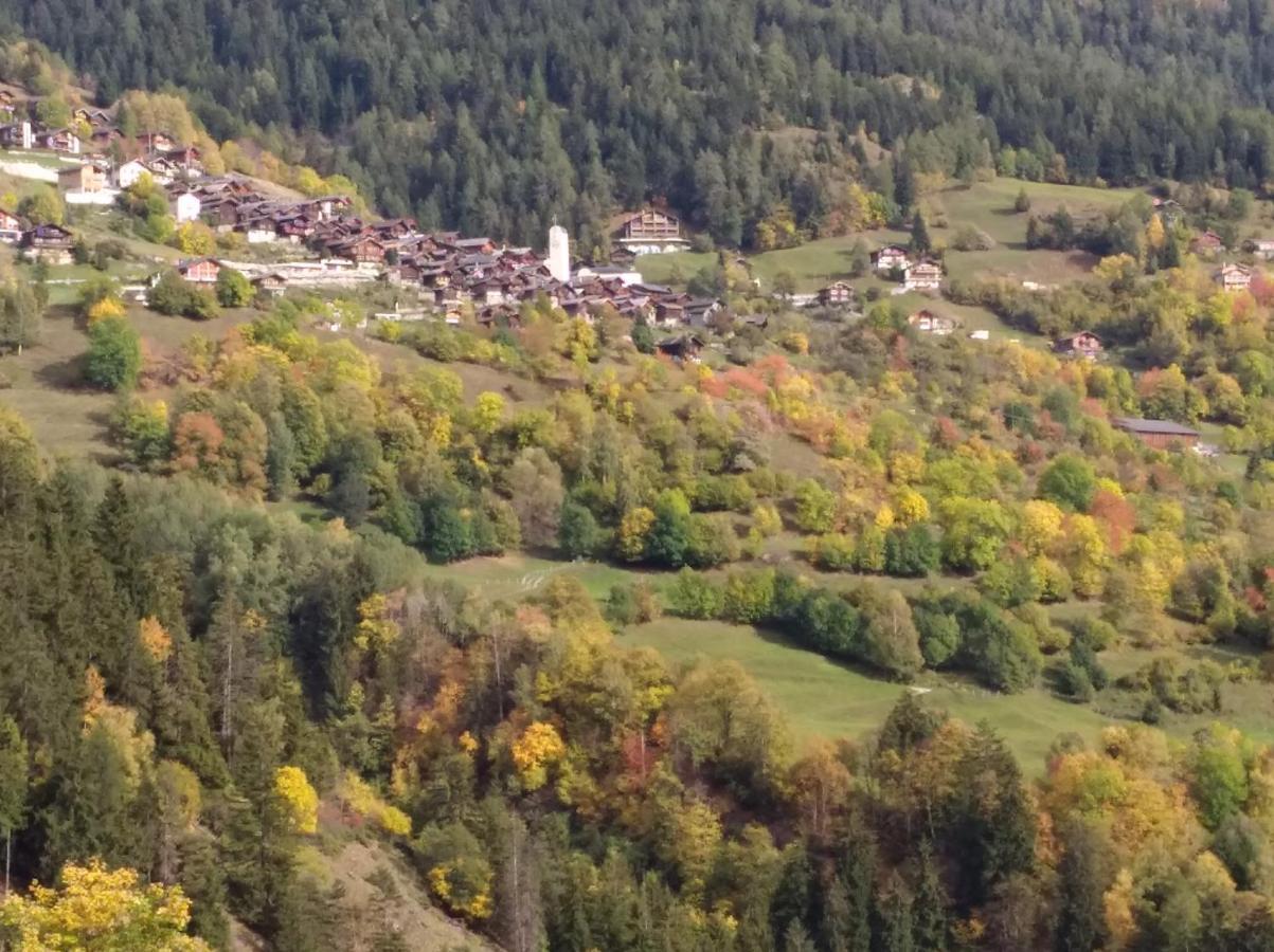 Chalet Waldrand Inden エクステリア 写真