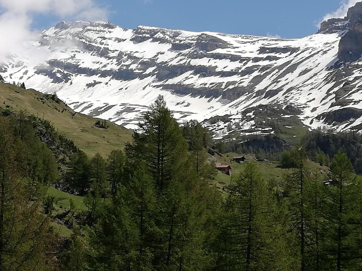 Chalet Waldrand Inden エクステリア 写真
