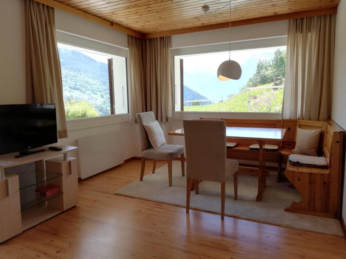 Chalet Waldrand Inden エクステリア 写真