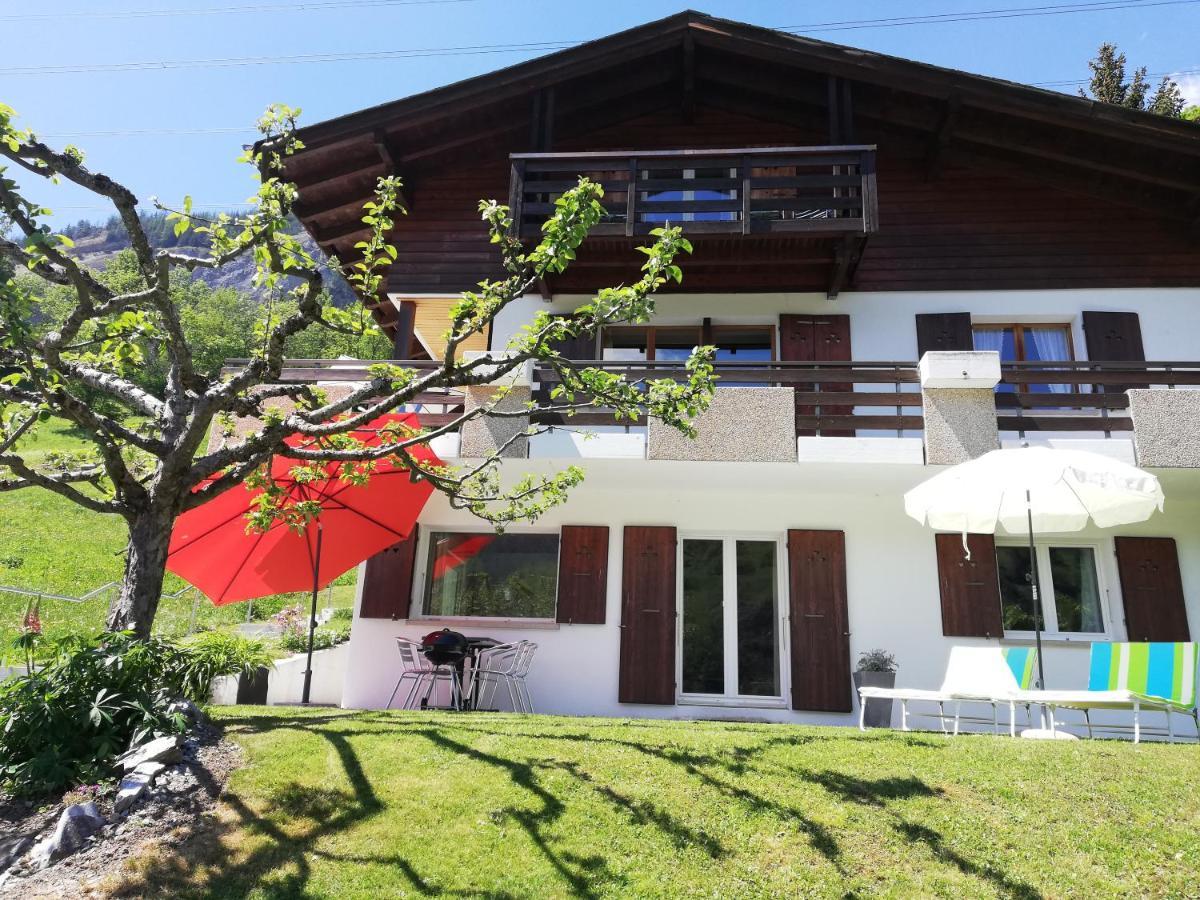 Chalet Waldrand Inden エクステリア 写真
