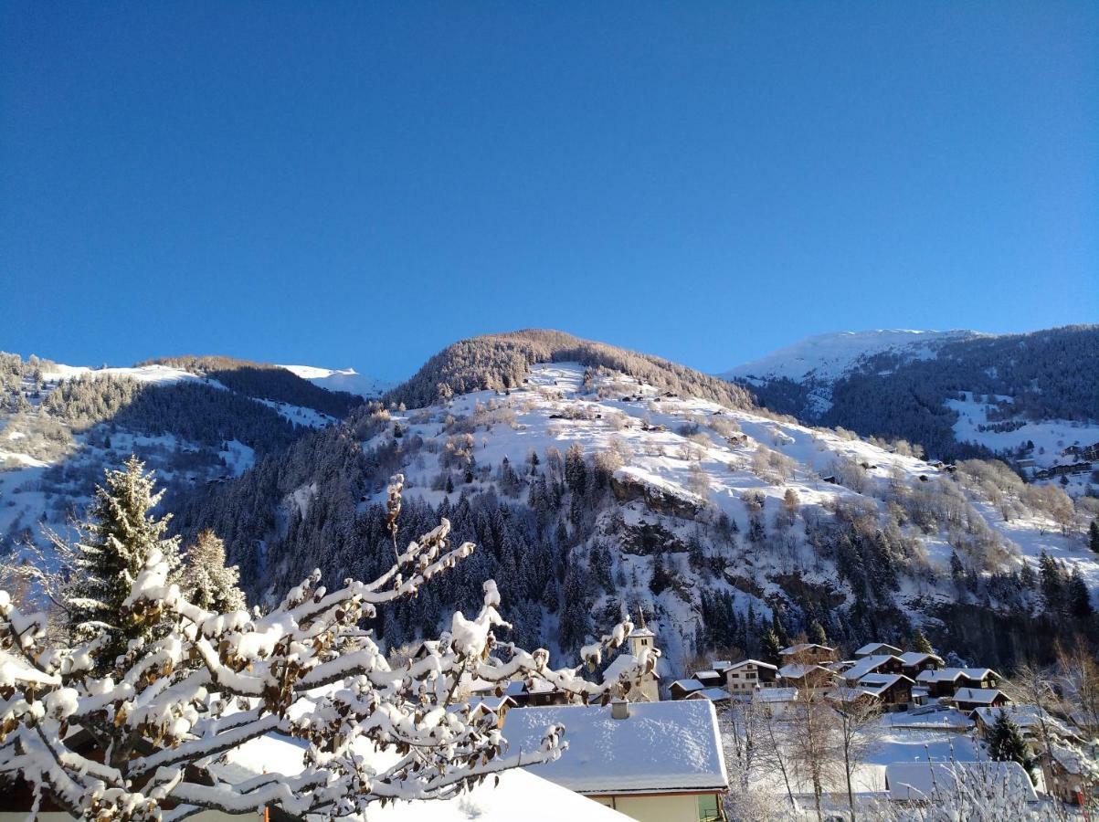 Chalet Waldrand Inden エクステリア 写真