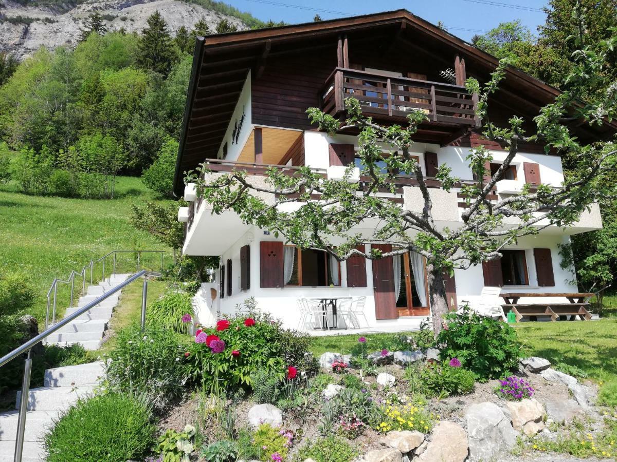 Chalet Waldrand Inden エクステリア 写真
