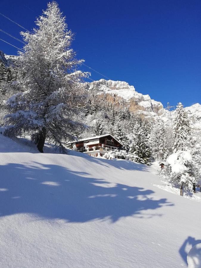 Chalet Waldrand Inden エクステリア 写真