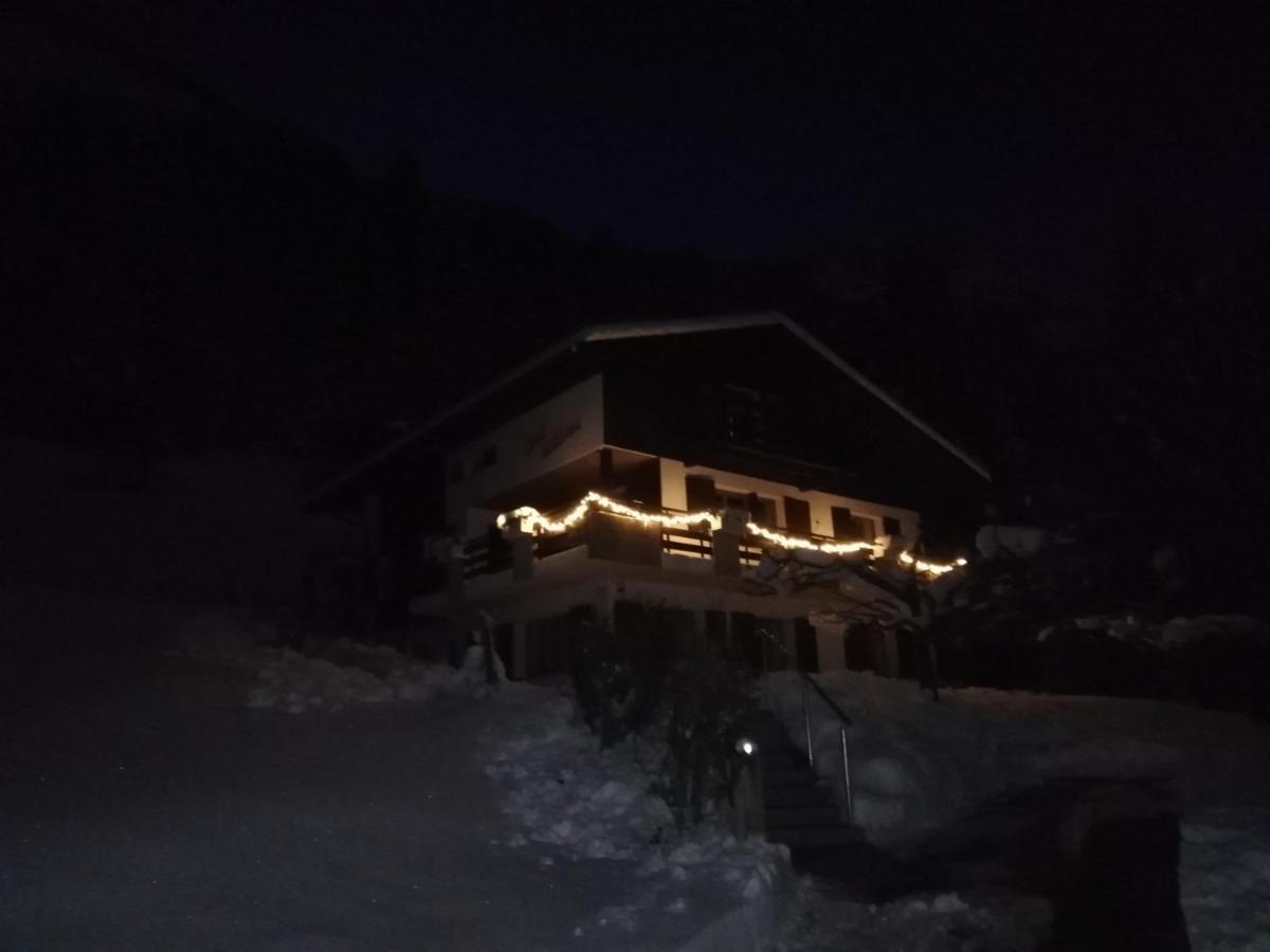 Chalet Waldrand Inden エクステリア 写真